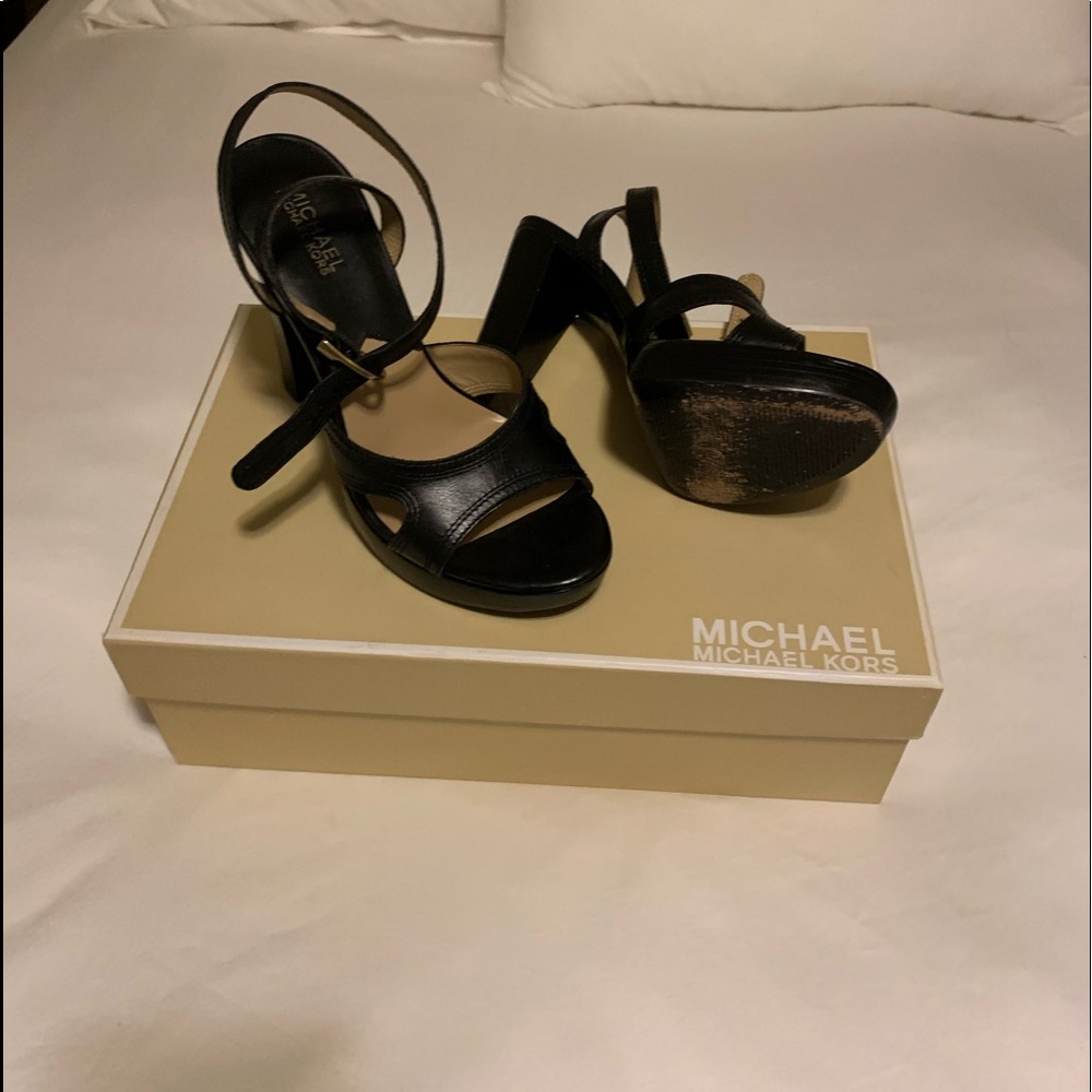 Michael kors shoes - Picture 3 of 5